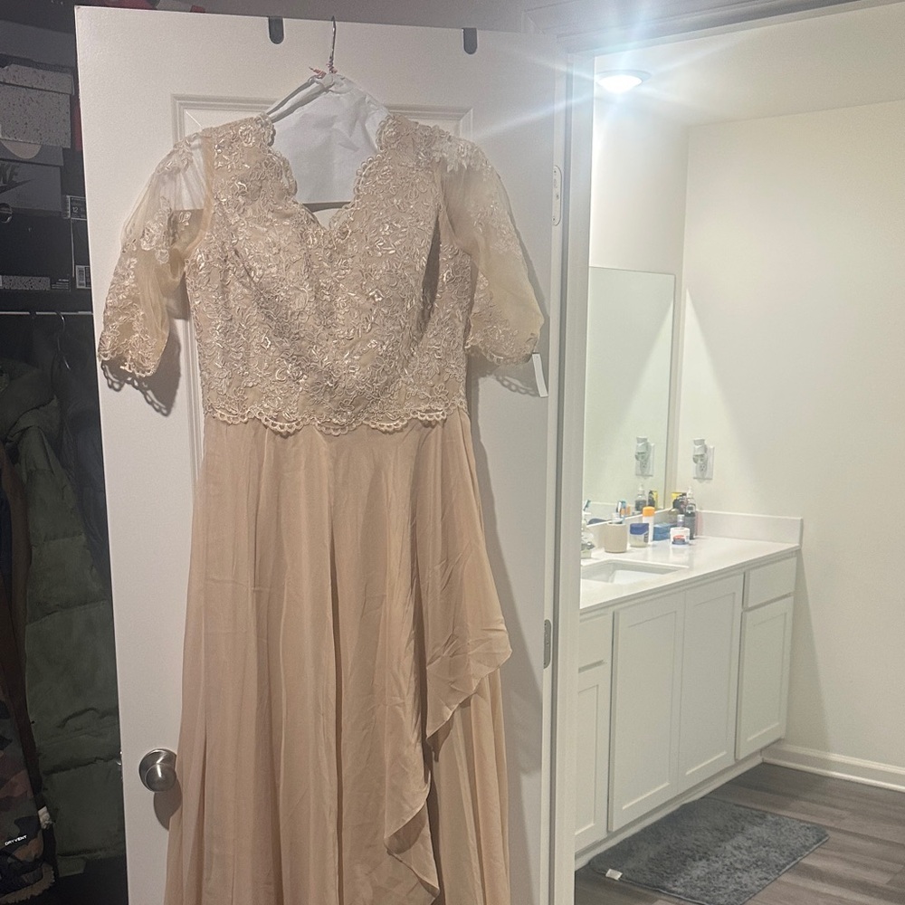 Elegant Lace Evening Gown